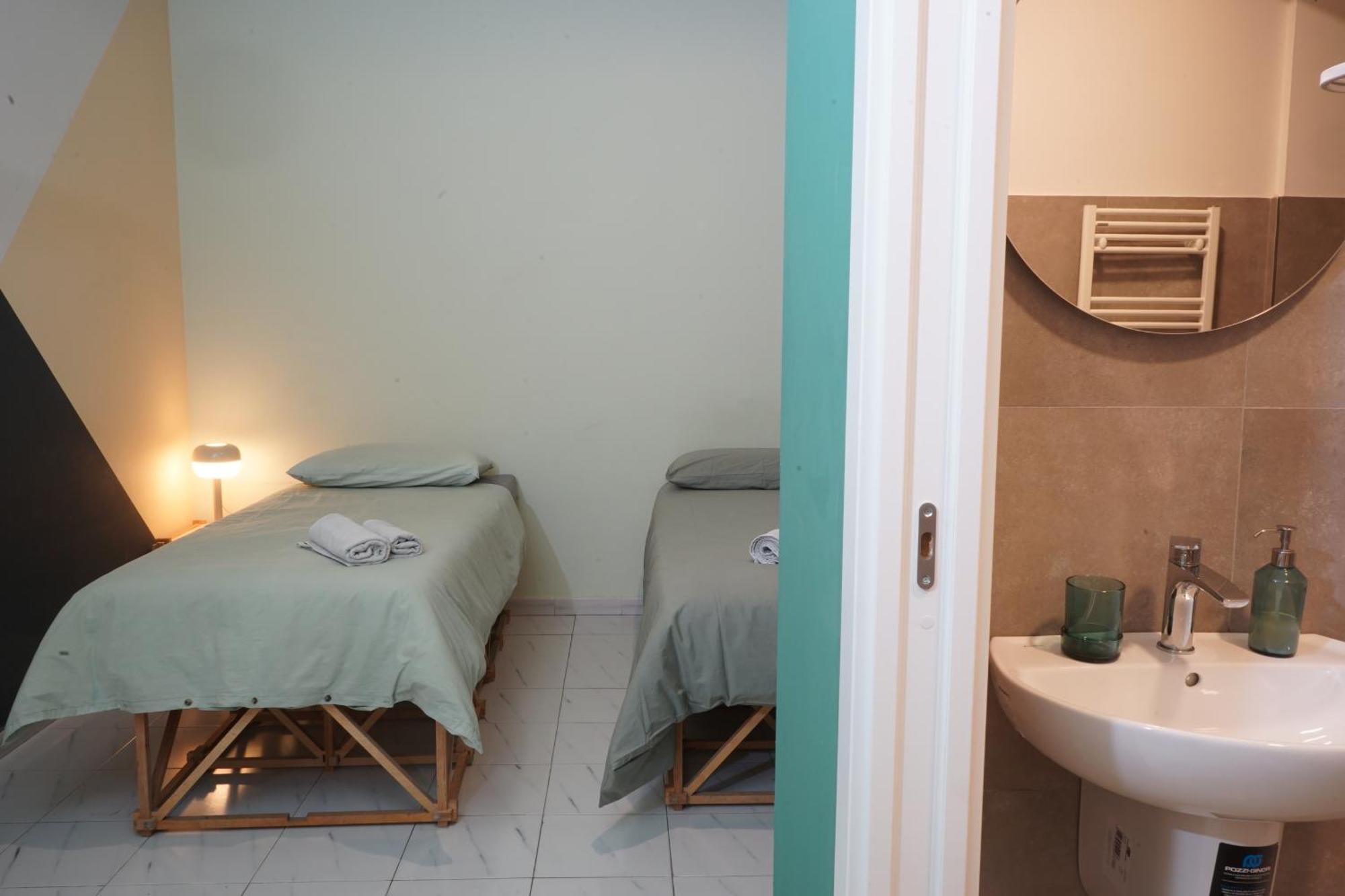 Casa Base Hotel Bari Buitenkant foto