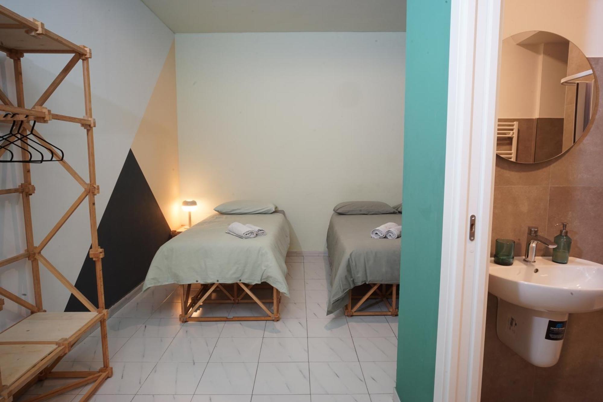 Casa Base Hotel Bari Buitenkant foto